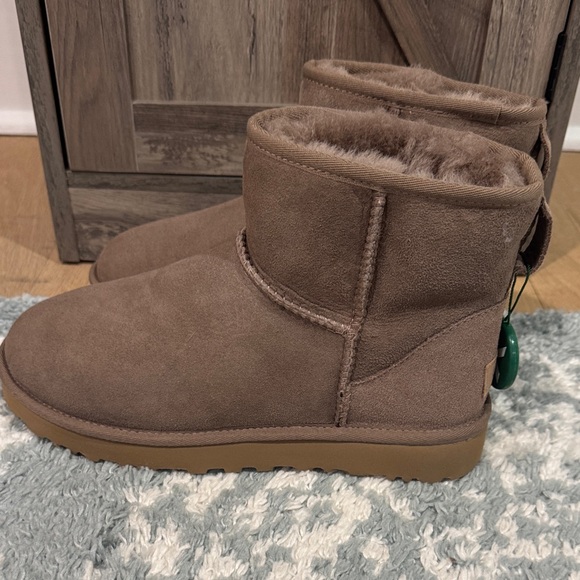 Ugg Womens mini classic II boots caribou nwts! 8 - Picture 3 of 13